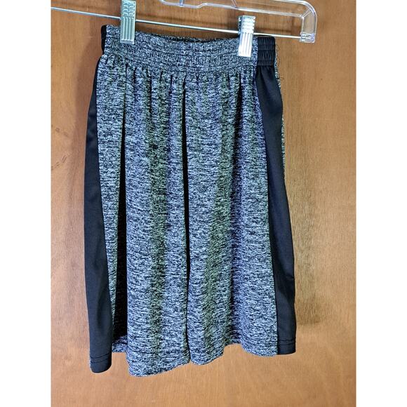 Boys Ultra Performance Gray with Black Striped Shorts Size 10/12 - Picture 1 of 5
